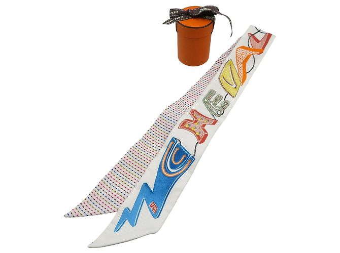 Bufanda de seda Hermès Twilly Chevroscope Neon Pointier - vista 2