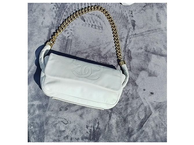 Timeless Chanel Vintage Weiße Tasche - Ansicht 2