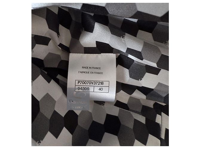 Chanel Neue zeitlose schwarze Tweedjacke 40 FR - Ansicht 17
