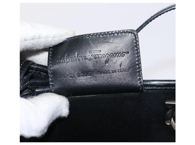 Borsa a mano Gancini in vinile nero Salvatore Ferragamo Auth bs23548 - vista 18