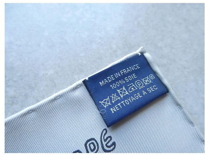 Cuadrado Hermès edición limitada nuevo con su caja 60X60 Gris - vista 3