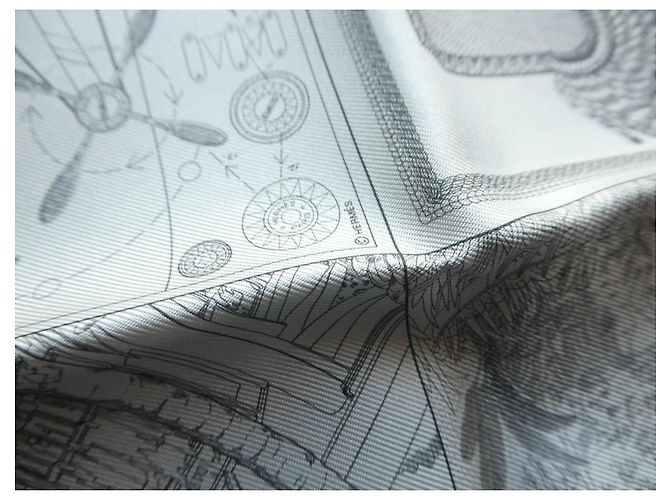 Cuadrado Hermès edición limitada nuevo con su caja 60X60 Gris - vista 4