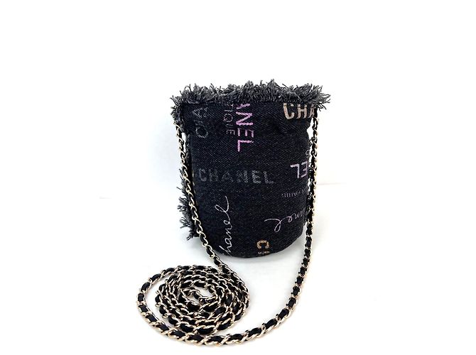 Chanel Denim gesteppter Mini-Eimer mit Kette in Schwarz - Ansicht 2