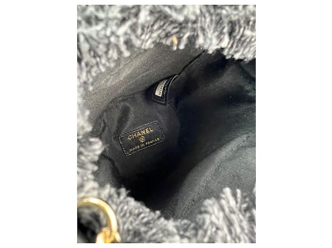 Chanel Denim gesteppter Mini-Eimer mit Kette in Schwarz - Ansicht 4