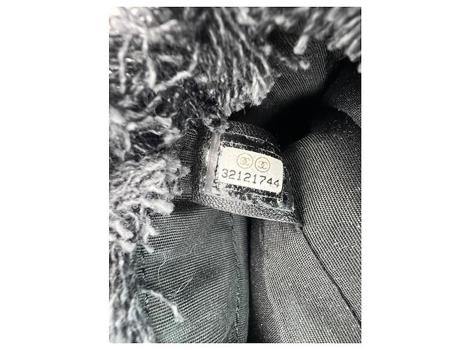 Chanel Denim gesteppter Mini-Eimer mit Kette in Schwarz - Ansicht 6