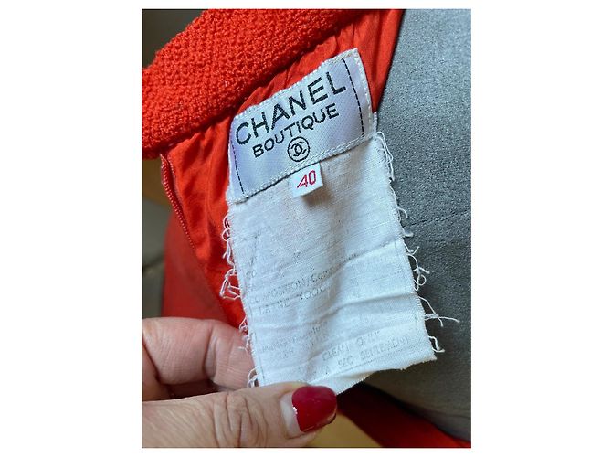 Conjunto de saia e casaco Chanel em tweed coral - vista 16