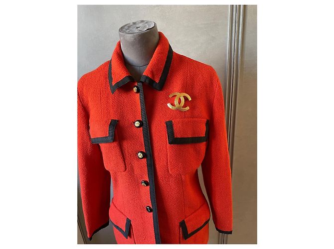 Conjunto de saia e casaco Chanel em tweed coral - vista 5