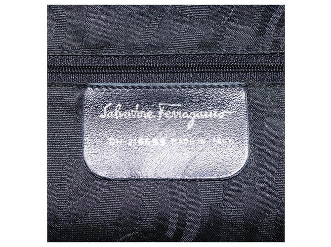 Zaino in pelle nera e argento Gancini di Salvatore Ferragamo Auth EC696 Nero - vista 22