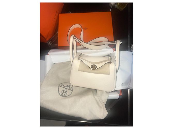 Hermès Mini lindy 2025 weiß gebrochen nata Farbe makellos Aus weiß - Ansicht 15