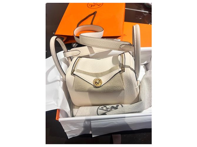 Hermès Mini lindy 2025 weiß gebrochen nata Farbe makellos Aus weiß - Ansicht 3