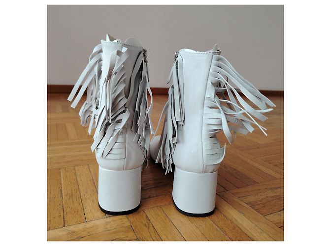PRADA TRONCHETTI IN PELLE CON FRANGE. Bianco - vista 4