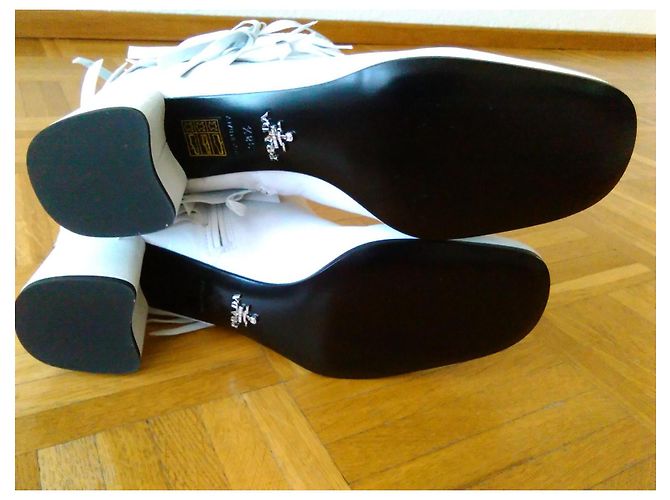 PRADA TRONCHETTI IN PELLE CON FRANGE. Bianco - vista 5