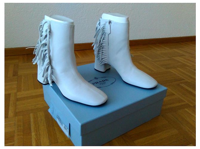 PRADA TRONCHETTI IN PELLE CON FRANGE. Bianco - vista 6