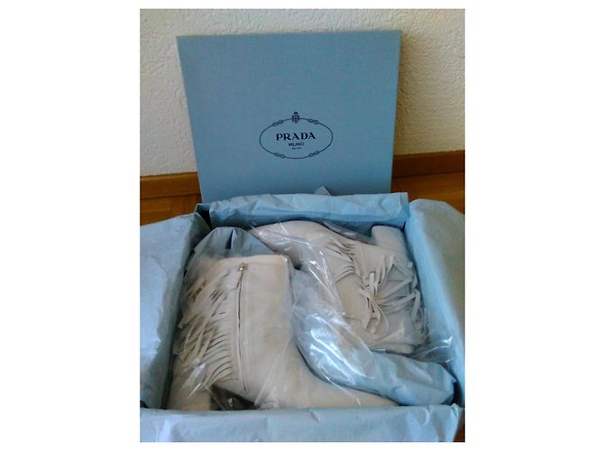 PRADA TRONCHETTI IN PELLE CON FRANGE. Bianco - vista 9