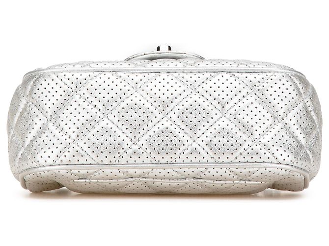 Chanel Mini perforato in agnello argento Punch Flap - vista 3