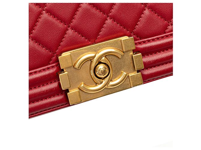 Le Boy Chanel Red Old Medium Quilted Lambskin Boy Flap - vista 8