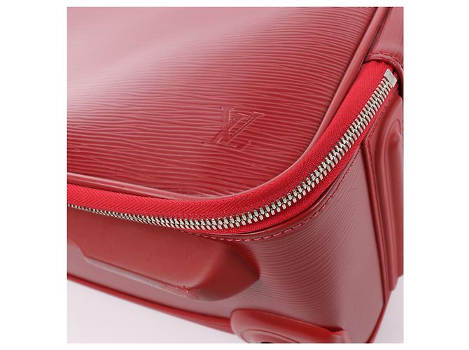 Sac de voyage Louis Vuitton Pegase 55 en cuir Epi rouge M23028 - vue 10