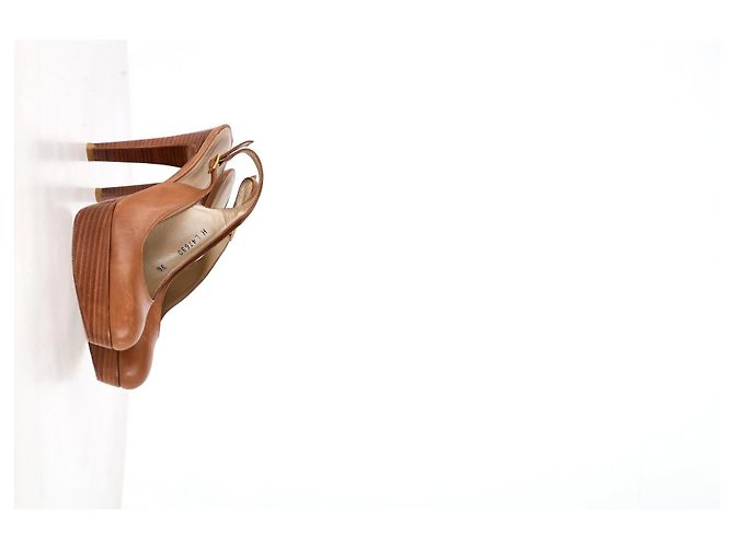 Stuart Weitzman Décolleté Slingback con Piattaforma in Pelle Marrone - vista 11