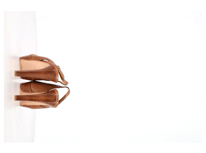 Stuart Weitzman Décolleté Slingback con Piattaforma in Pelle Marrone - vista 12