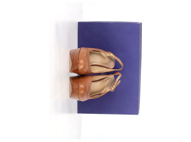 Stuart Weitzman Décolleté Slingback con Piattaforma in Pelle Marrone - vista 14