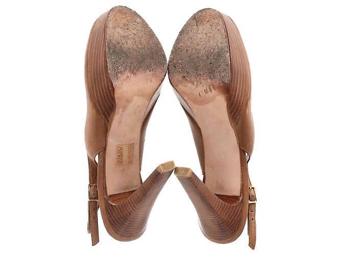 Stuart Weitzman Décolleté Slingback con Piattaforma in Pelle Marrone - vista 6