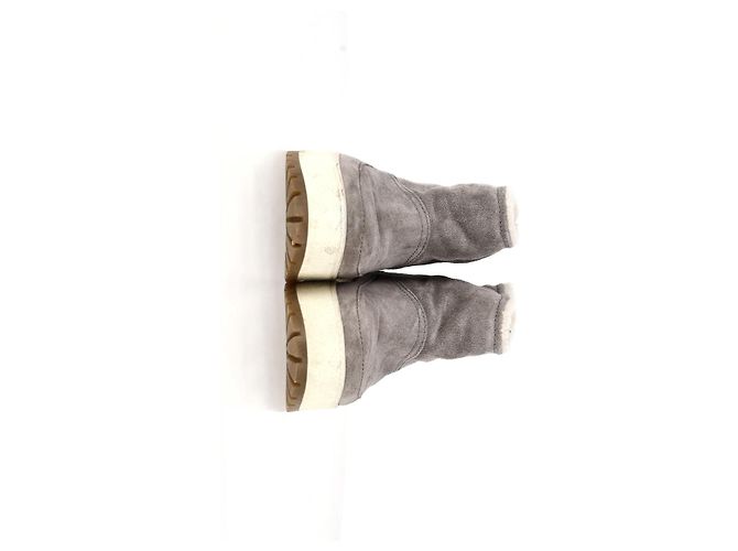 Prada Winter Stiefeletten aus grauem Wildleder mit Shearling-Futter Weiß Roh - Ansicht 8