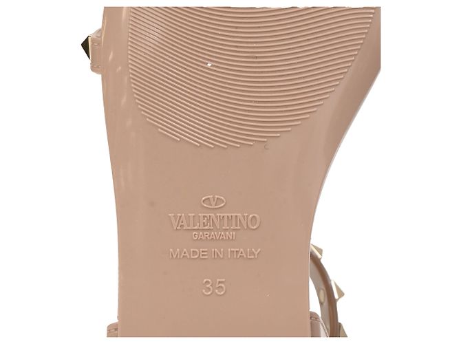 Valentino Garavani Sandali piatti Valentino Rockstud in gomma beige - vista 7