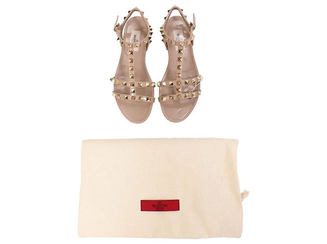 Valentino Garavani Sandali piatti Valentino Rockstud in gomma beige - vista 8