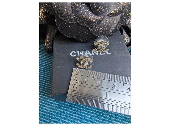 Chanel CC F17V Logo Cristallo GHW Coco Mark Orecchini Mini Classici Scatola Dorata D'oro - vista 11