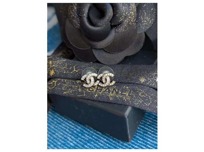 Chanel CC F17V Logo Cristallo GHW Coco Mark Orecchini Mini Classici Scatola Dorata D'oro - vista 6