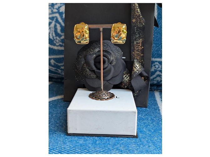 Orecchini vintage Chanel CC 95P Francia Parigi Logo Clips Rue Cambon Scatola - vista 2