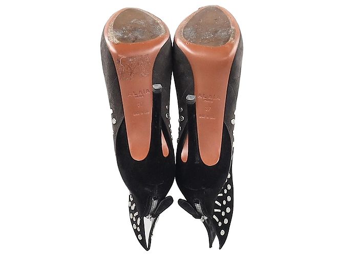 Stivaletti con tacco decorati Alaïa con ali in suede grigio e nero - vista 6