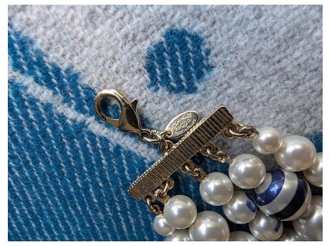 Chanel CC P19C Logo La Pausa Crociera Bracciale di Perle Striate scatola etichetta Blu - vista 10
