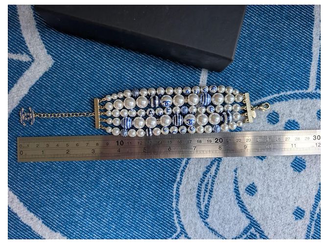 Chanel CC P19C Logo La Pausa Crociera Bracciale di Perle Striate scatola etichetta Blu - vista 12