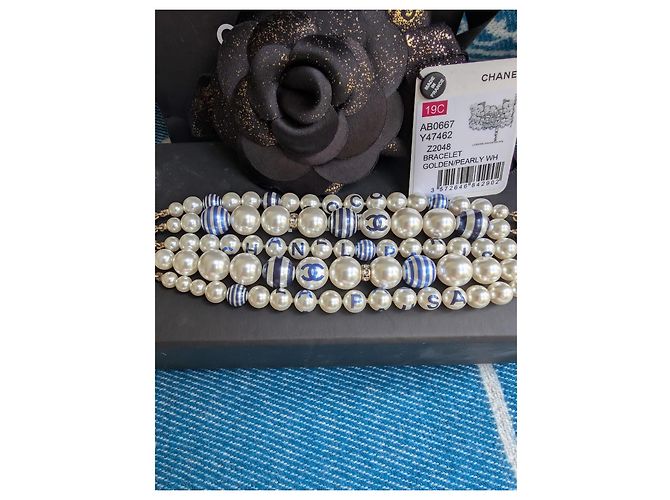 Chanel CC P19C Logo La Pausa Crociera Bracciale di Perle Striate scatola etichetta Blu - vista 3