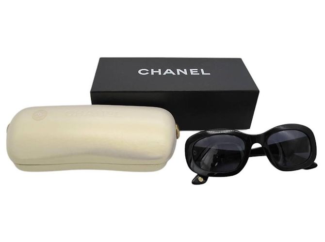 Gafas de sol Chanel negras acolchadas con logo CC dorado 5009 Negro - vista 2