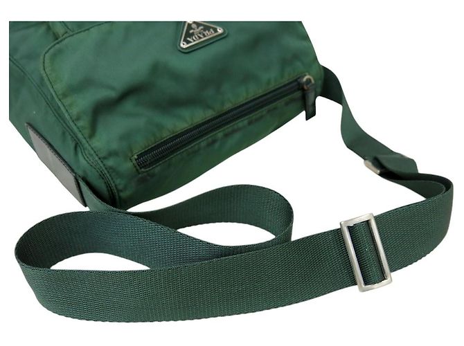 Borsa a tracolla Prada in nylon tessuto verde scuro con logo e fibbia - vista 3