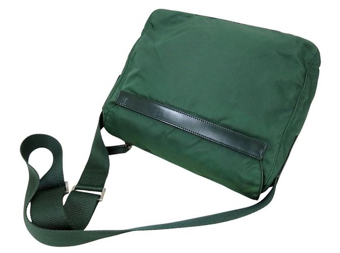 Borsa a tracolla Prada in nylon tessuto verde scuro con logo e fibbia - vista 4