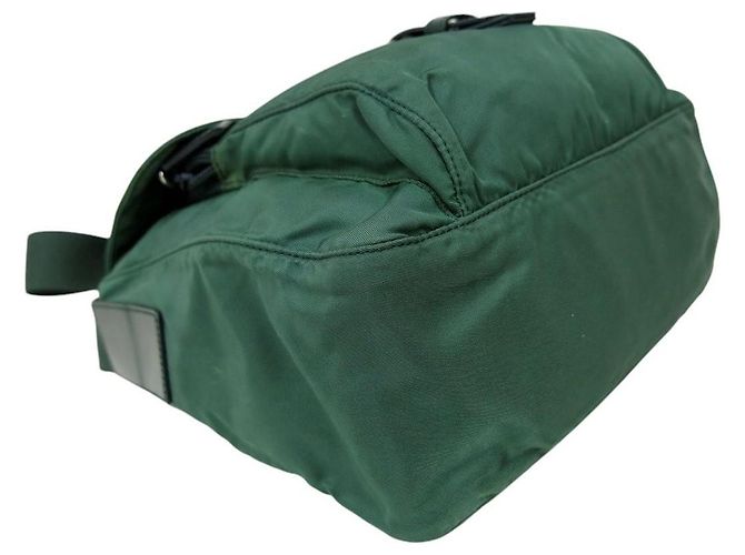 Borsa a tracolla Prada in nylon tessuto verde scuro con logo e fibbia - vista 6