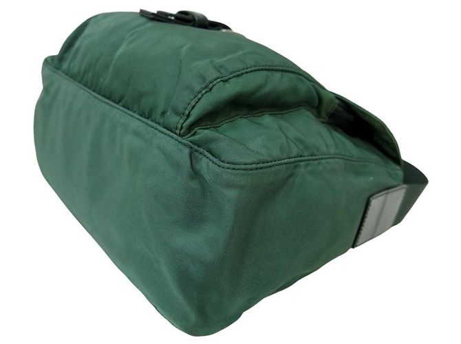 Borsa a tracolla Prada in nylon tessuto verde scuro con logo e fibbia - vista 7