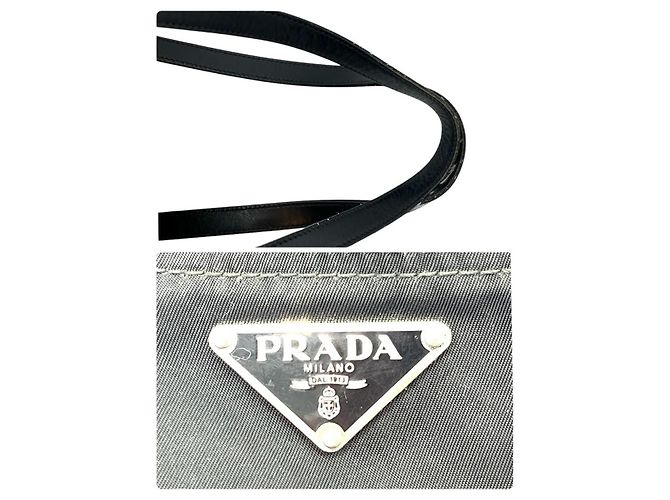 Borsa a spalla Boston in pelle di vitello nera con logo in nylon Prada Nero - vista 9