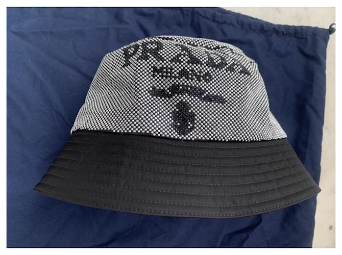 Cappello Bucket Prada Re-Nylon Nero con Borchie - vista 3