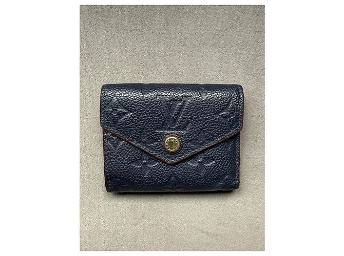 Portafoglio Louis Vuitton Zoe Monogram Empreinte Pelle Blu Navy Blu scuro - vista 2