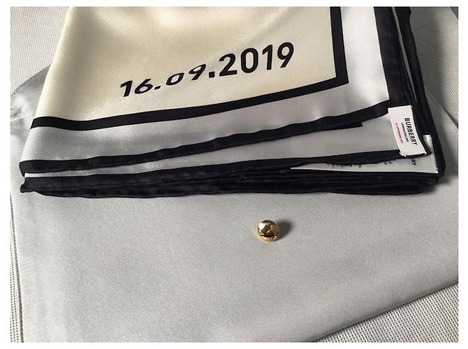 Foulard in seta Burberry 90cm Multicolore - vista 14