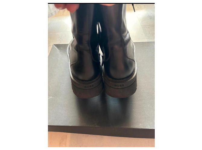 Stivaletti Hugo Boss in pelle nera con lacci Nero - vista 3