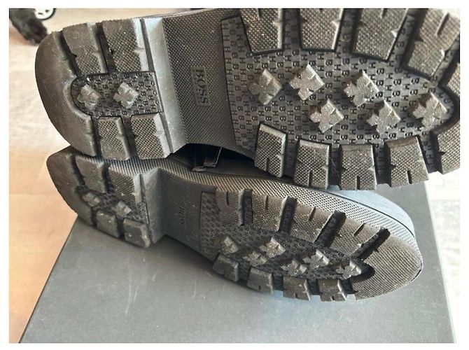 Stivaletti Hugo Boss in pelle nera con lacci Nero - vista 6