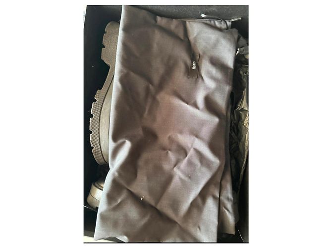 Stivaletti Hugo Boss in pelle nera con lacci Nero - vista 9