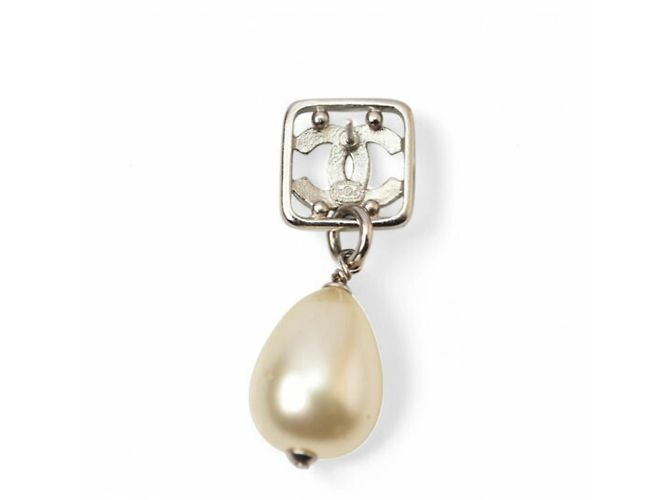 Boucles d'oreilles à clou motif CC de Chanel Argenté - vue 4