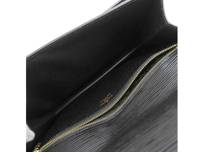 Borsa Clutch Epi Serie Dragonne M52612 di Louis Vuitton Nero - vista 3