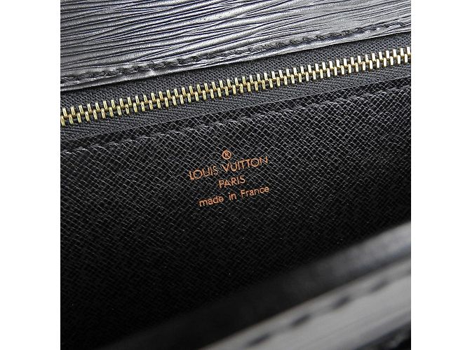 Borsa Clutch Epi Serie Dragonne M52612 di Louis Vuitton Nero - vista 9